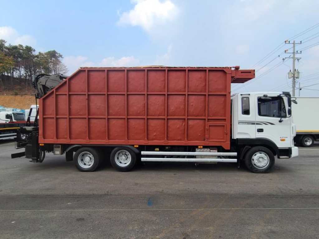 2018년식 주행 42,467km 현대 메가트럭 5톤 히아브 10000XG 집게차 중고 화물차 상세 이미지 8