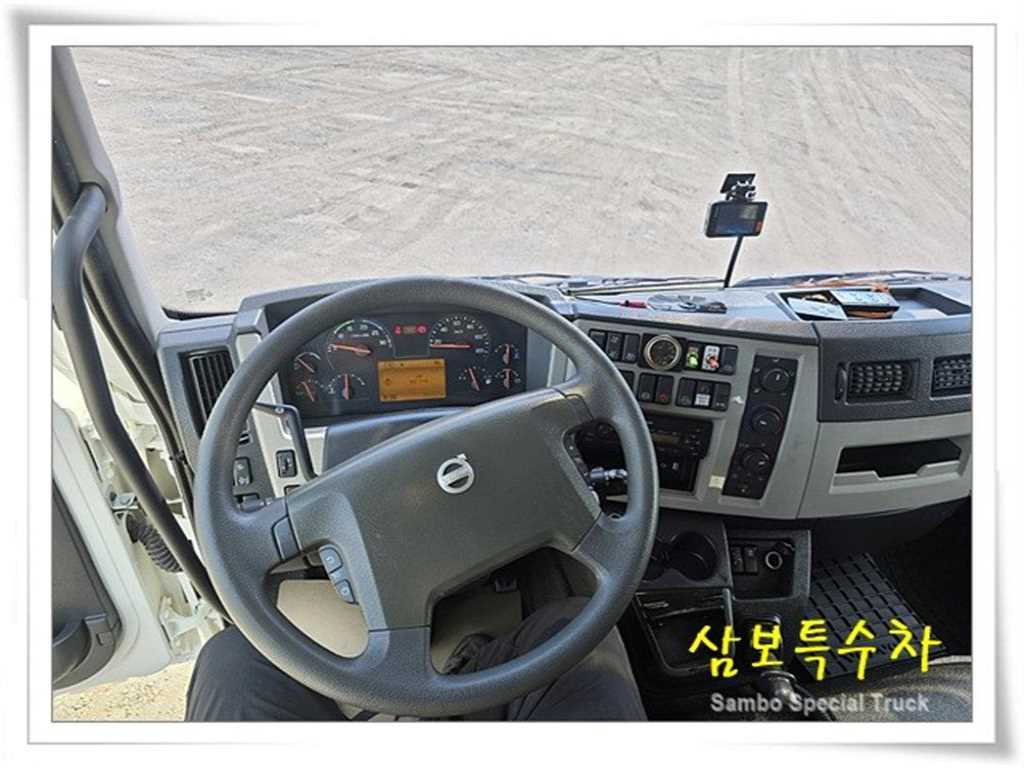 볼보 9.5톤 고상 암롤트럭 2017년식 주행 129,139km 중고 화물차 상세 이미지 12