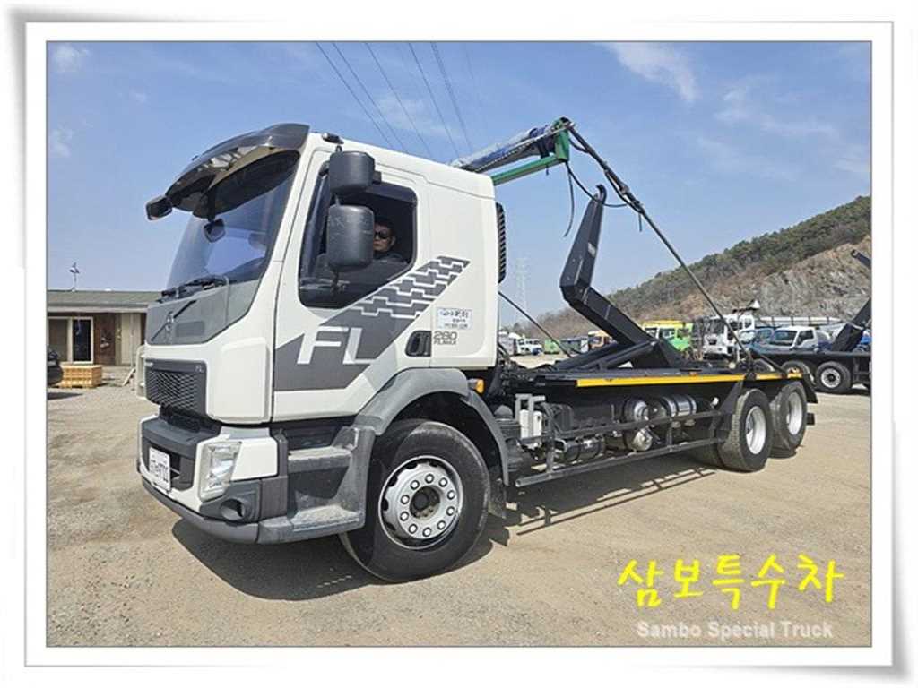 볼보 9.5톤 고상 암롤트럭 2017년식 주행 129,139km 중고 화물차 대표 이미지