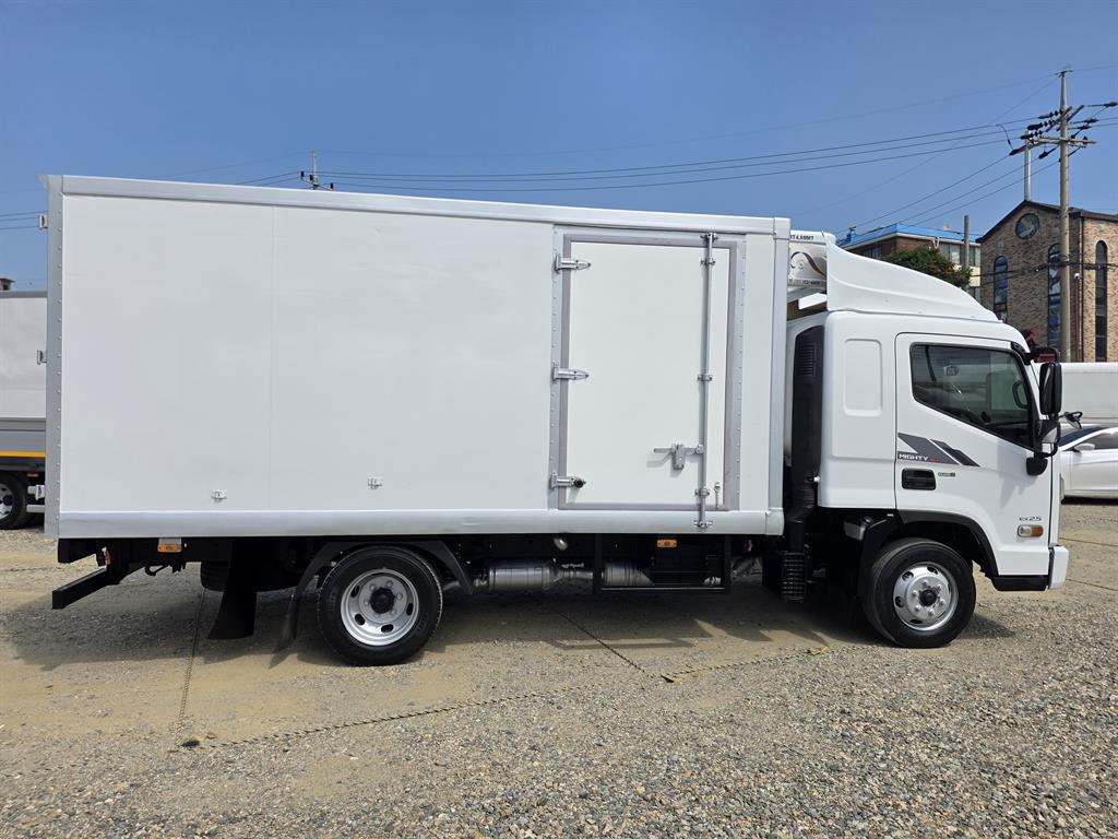 현대 올뉴마이티 2.5톤 투냉동탑 2017년식 주행 415,578km 중고 화물차 상세 이미지 3