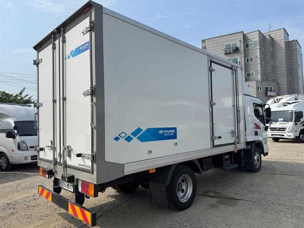 현대 올뉴마이티 2.5톤 냉동탑 2024년식 주행 2,869km 중고 화물차 상세 이미지 4
