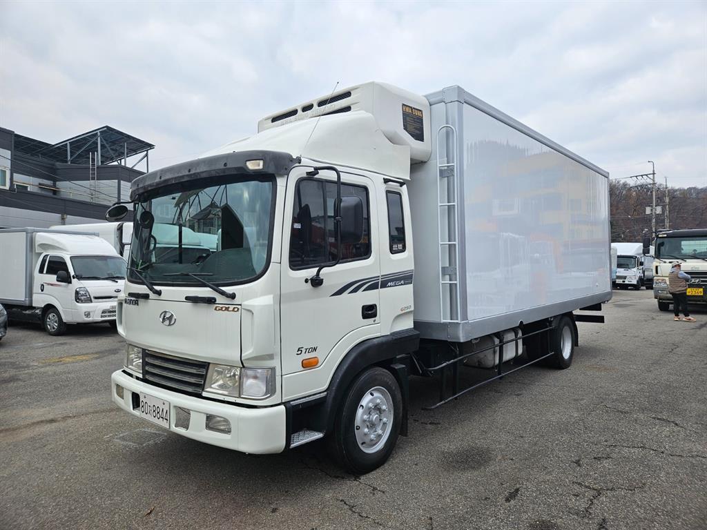 현대 메가트럭 4.5톤 써브 냉동탑 2012년식 주행 590,000km 중고 화물차 상세 이미지 2