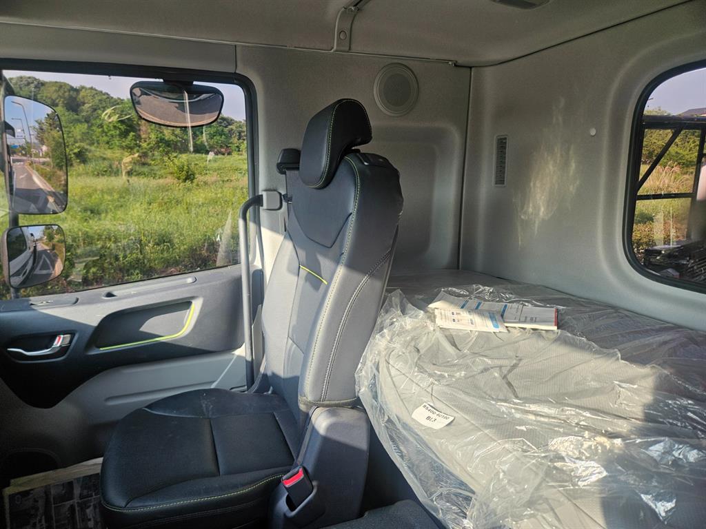 2톤 카고크레인 2023년식 주행 3,527km 중고 화물차 상세 이미지 12