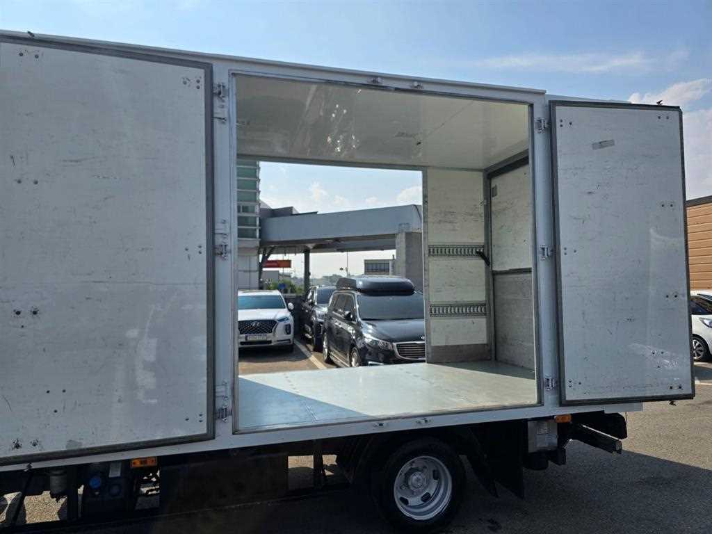 2021년식 주행 52,757km 2.5톤 익스탑 파워게이트 중고 화물차 상세 이미지 13