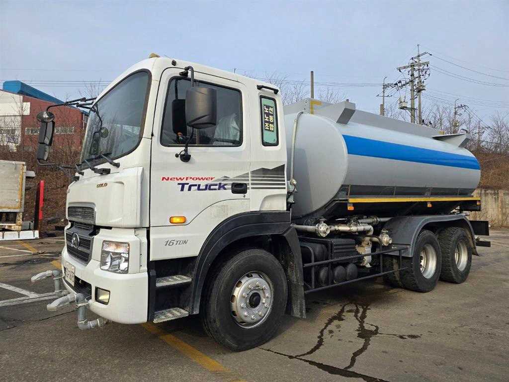 현대 뉴파워트럭 14톤 15,500L 살수차 2005년형 주행 131,127km 중고 화물차 대표 이미지