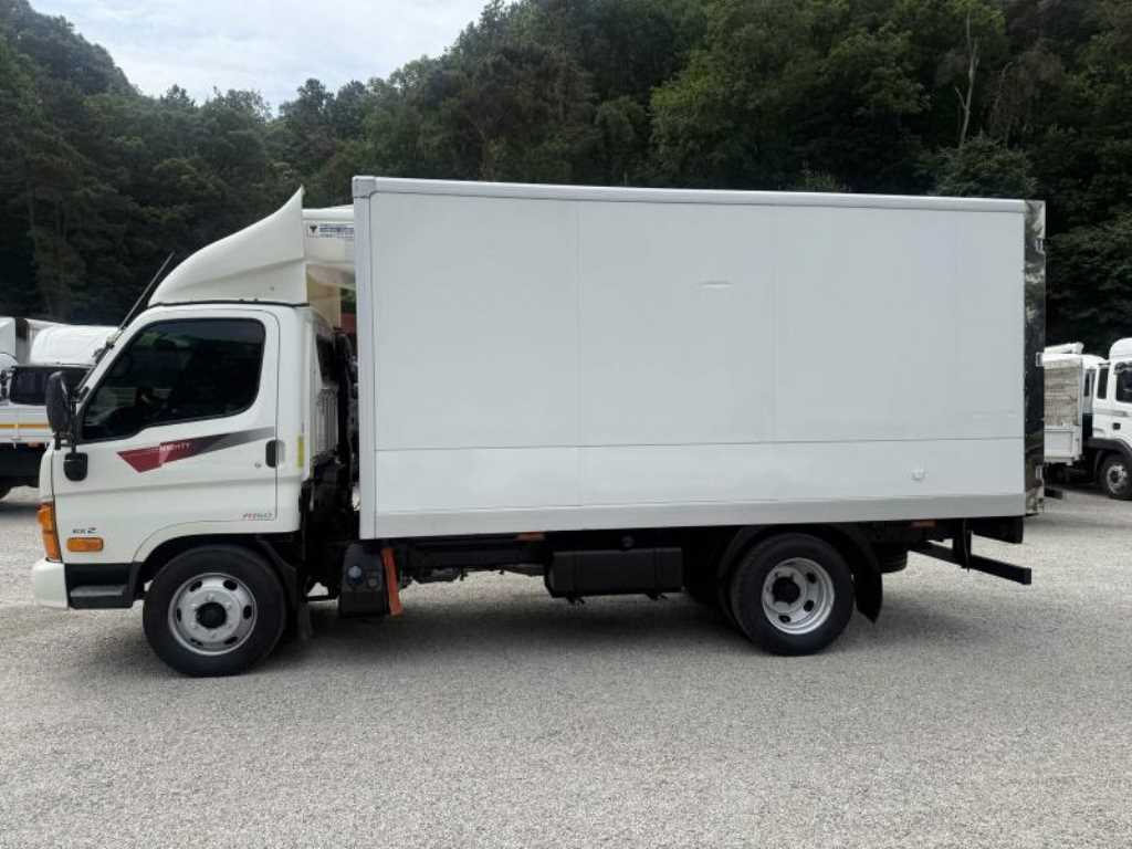 현대 e 마이티 2톤 냉동탑 2020년식 주행 421,327km 중고 화물차 상세 이미지 2
