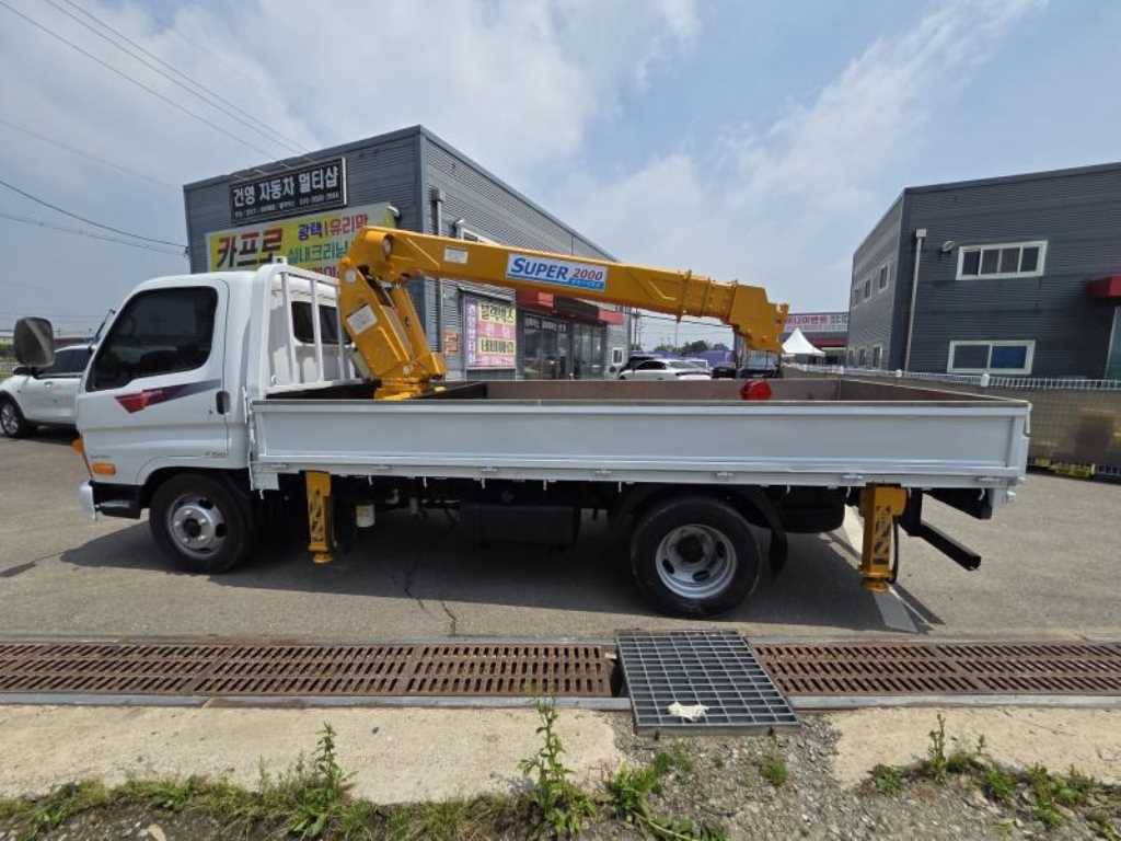 2.5톤 DPF 장착 카고크레인 2006년식 주행 2,028km 중고 화물차 상세 이미지 2