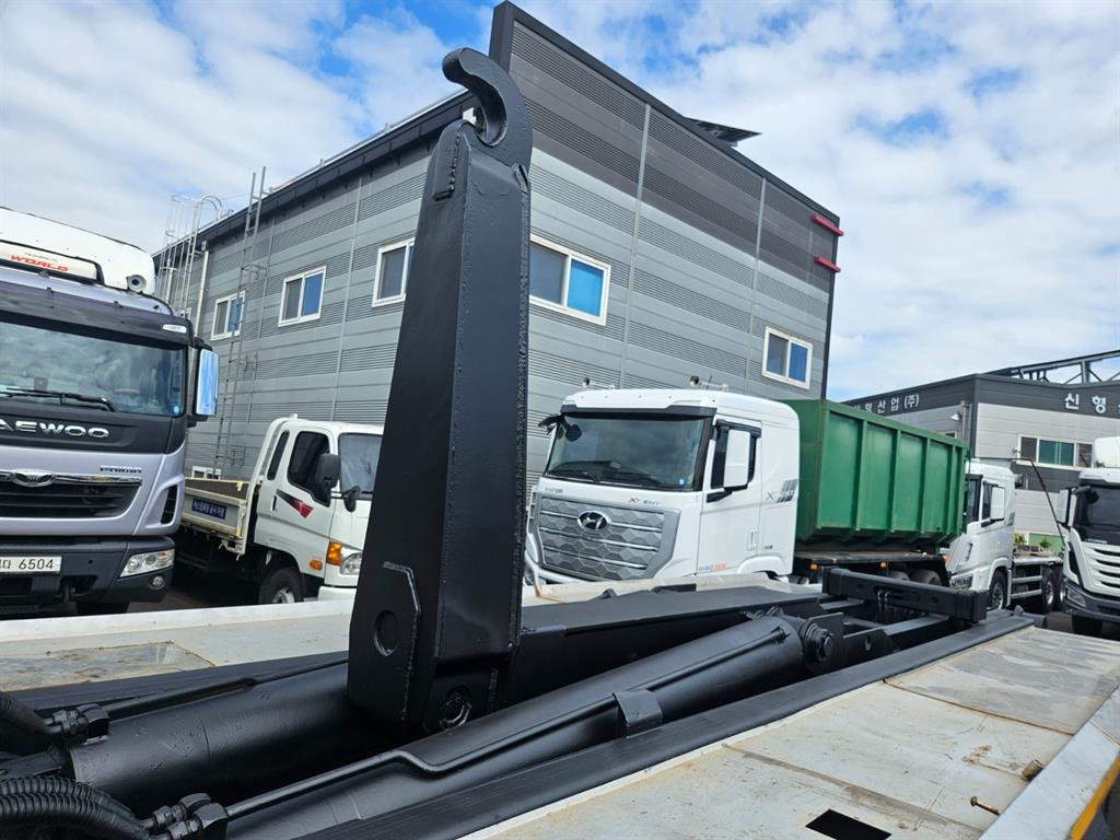 현대 엑시언트 24톤 원쓰리 암롤트럭 2018년식 주행 316,721km 중고 화물차 상세 이미지 11