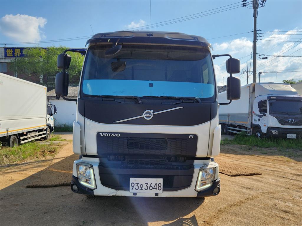 볼보 4.5톤 카고 중고 트럭 2017년식 주행 415,357km 상세 이미지 2