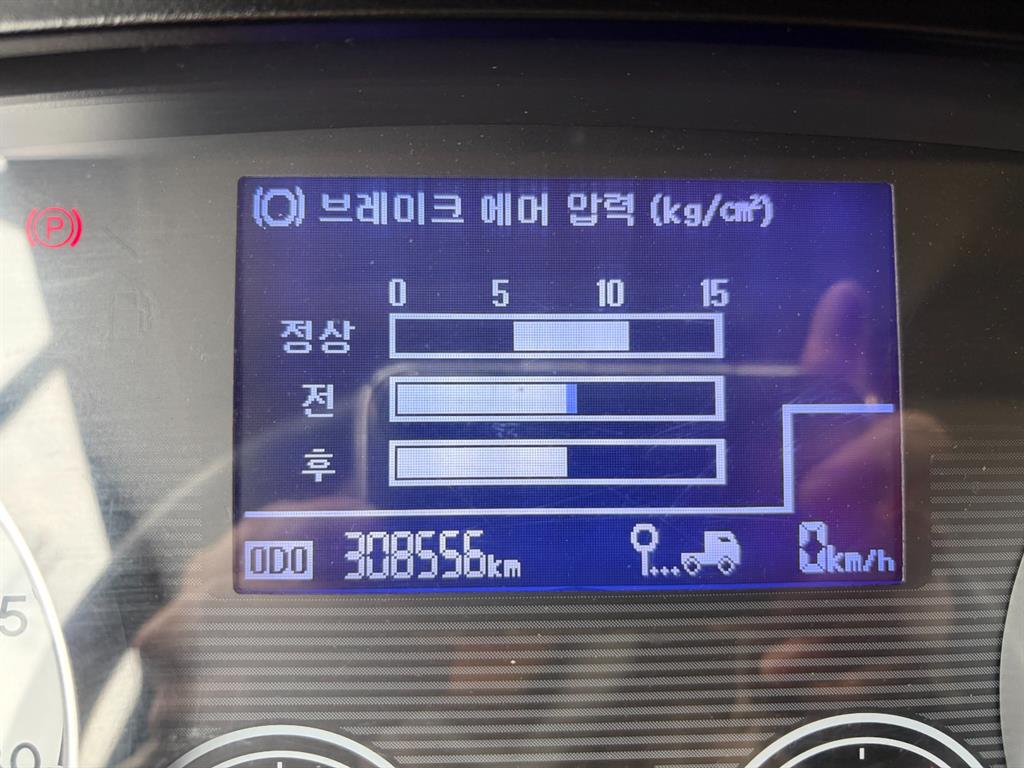 현대 메가트럭 6.5톤 후축 윙바디 2015년식 중고 화물차 2015-06 주행 308,595km 상세 이미지 14