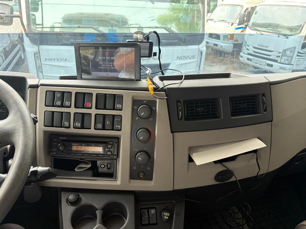 볼보 4.5톤 카고 중고 트럭 2017년식 주행 415,357km 상세 이미지 9