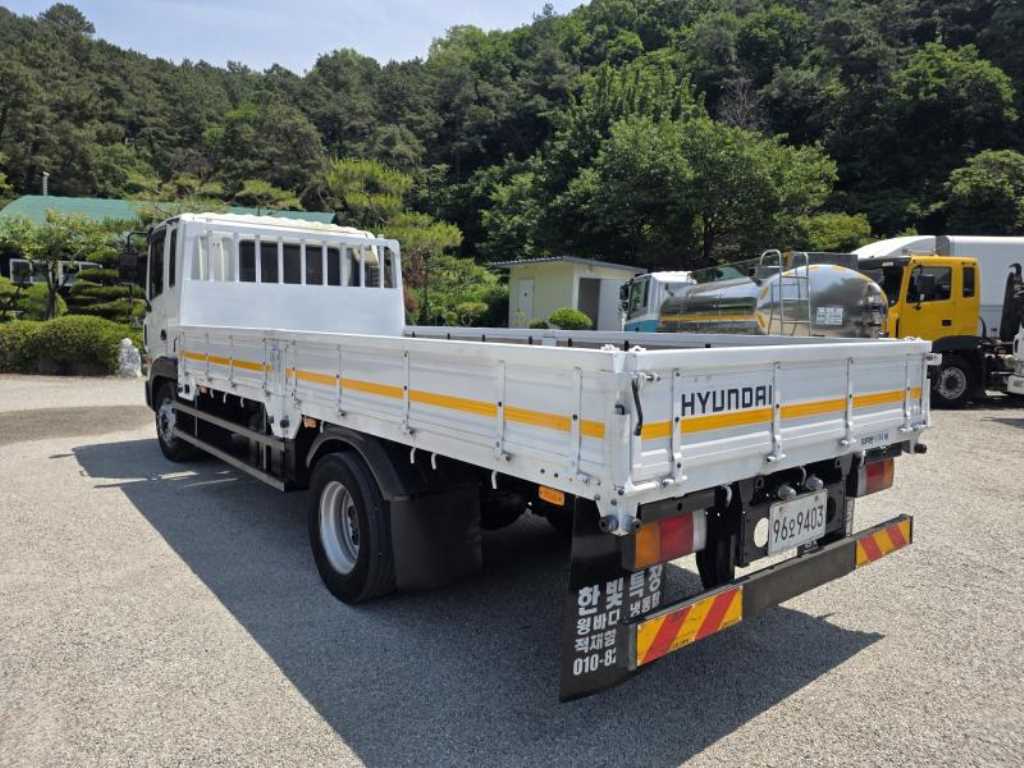 현대 메가트럭 5톤 장축 카고 2011년식 주행 515,597km 중고 트럭 상세 이미지 6