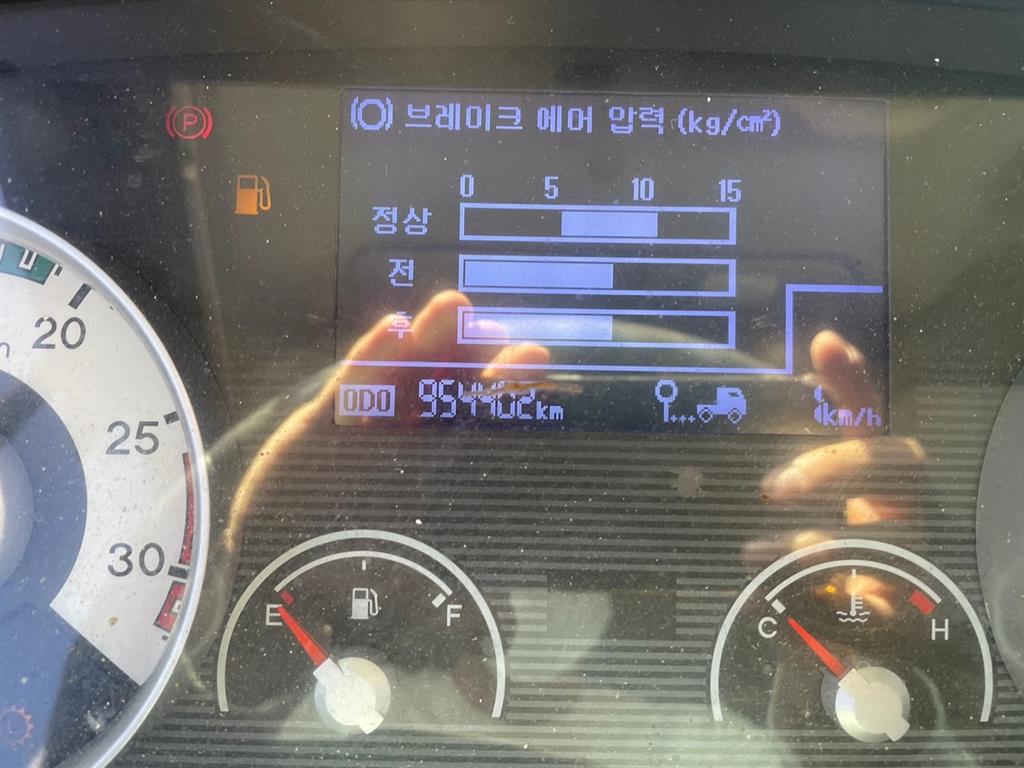 현대 메가트럭 4.5톤 와이드캡 후축카고 2014년식 주행 954,402km 중고 화물차 상세 이미지 8