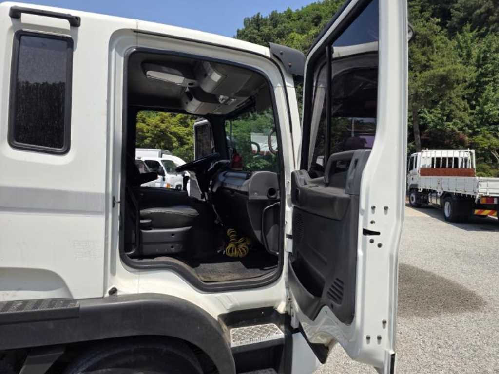 현대 메가트럭 5톤 장축 카고 2011년식 주행 515,597km 중고 트럭 상세 이미지 12