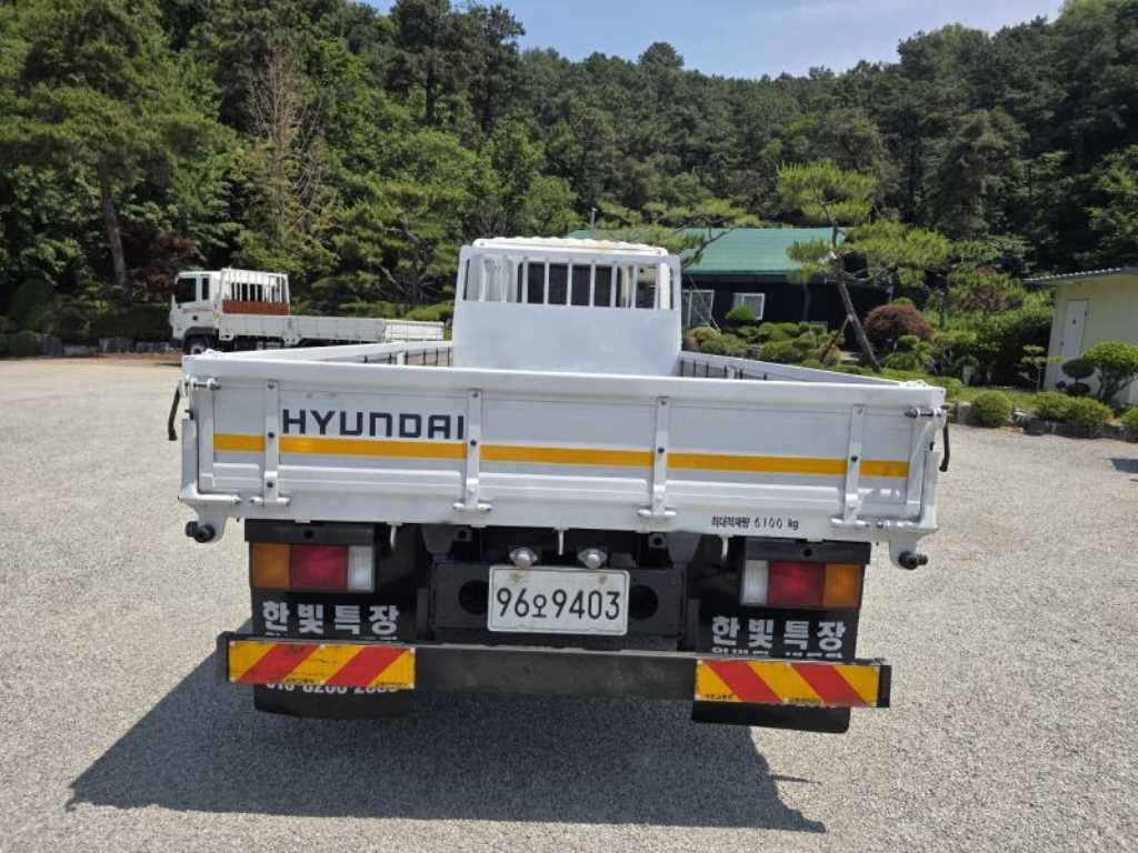 현대 메가트럭 5톤 장축 카고 2011년식 주행 515,597km 중고 트럭 상세 이미지 4