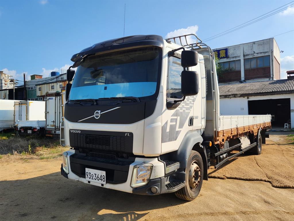 볼보 4.5톤 카고 중고 트럭 2017년식 주행 415,357km 대표 이미지