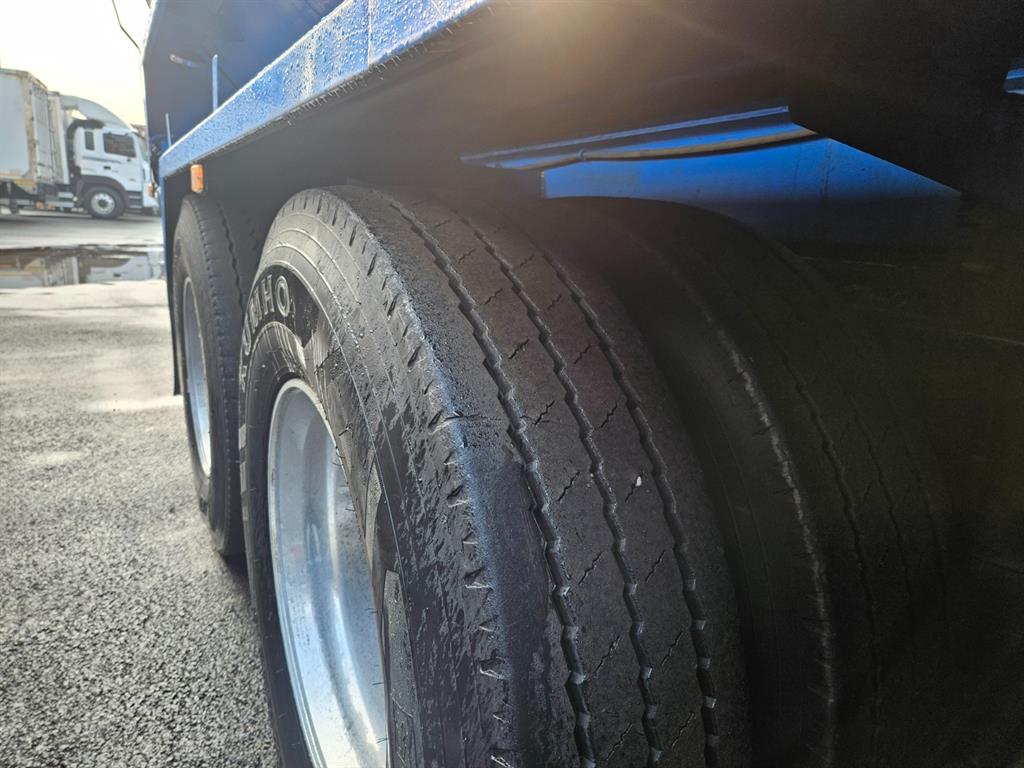 현대 엑시언트 25톤 버큠로리 2018년식 주행 493,512km 중고 화물차 24톤 홈/탱크로리 상세 이미지 17
