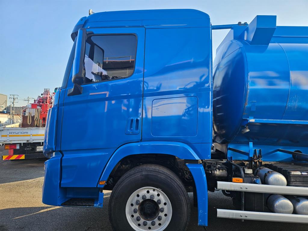현대 엑시언트 25톤 버큠로리 2018년식 주행 493,512km 중고 화물차 24톤 홈/탱크로리 상세 이미지 9