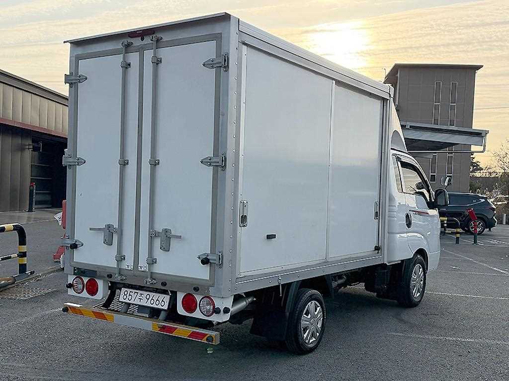 기아 봉고3 1톤 LPG 하이형 미닫이탑 2024년식 주행 11,219km 중고 화물차 내장탑 상세 이미지 3