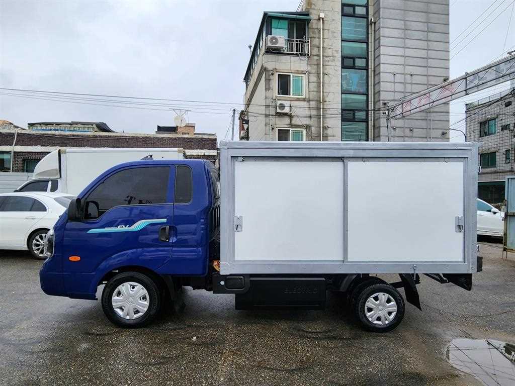 기아 봉고3 EV 1톤 저상내장탑 2022년식 주행 105,933km 중고 화물차 상세 이미지 15