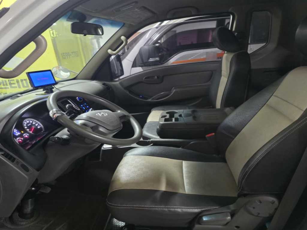 현대 포터2 1톤 4륜 내장탑 2018년식 주행 52,356km 중고 화물차 상세 이미지 7