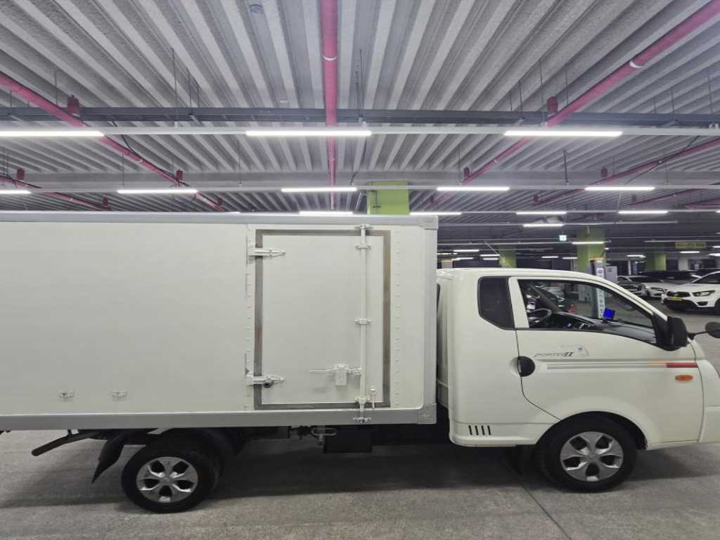 현대 포터2 1톤 4륜 내장탑 2018년식 주행 52,356km 중고 화물차 상세 이미지 4