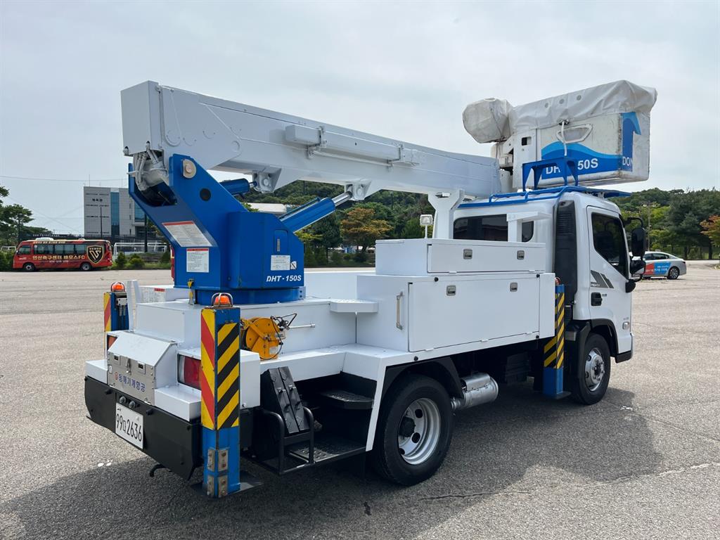 3.5톤 동해 DHT-150S 고압활선 고소작업차 2015년식 주행 41,016km 중고 화물차 바가지차 상세 이미지 8