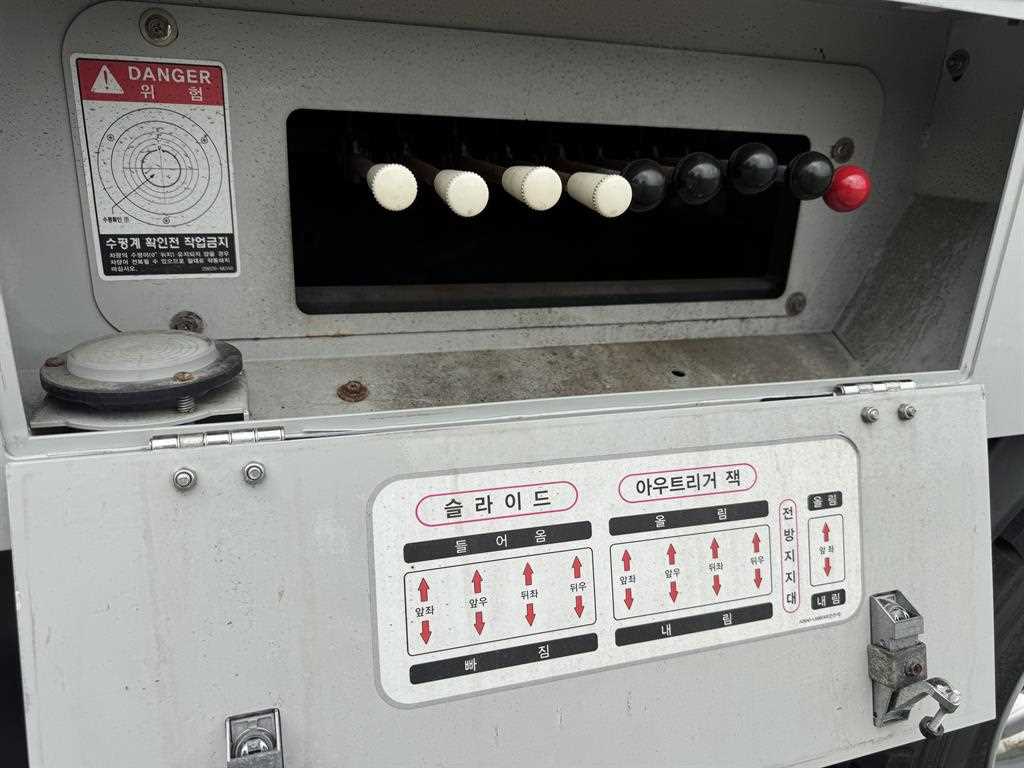 현대 3.5톤 호룡 320 단축 스카이 고소작업차 2024년식 주행 19,032km 중고 화물차 바가지차 상세 이미지 12