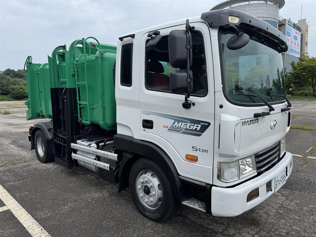 5톤 음식물처리차 동양 7800kg 인증 덤프식 2016년식 주행 204,928km 중고 화물차 음식물차 상세 이미지 2