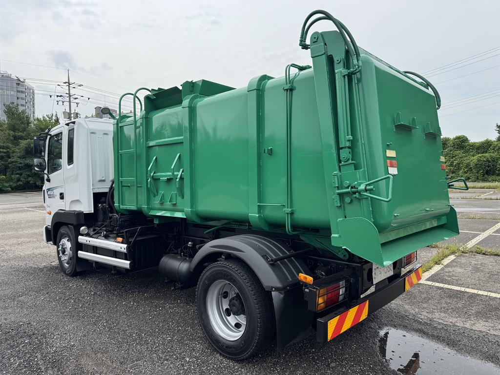 5톤 음식물처리차 동양 7800kg 인증 덤프식 2016년식 주행 204,928km 중고 화물차 음식물차 상세 이미지 7