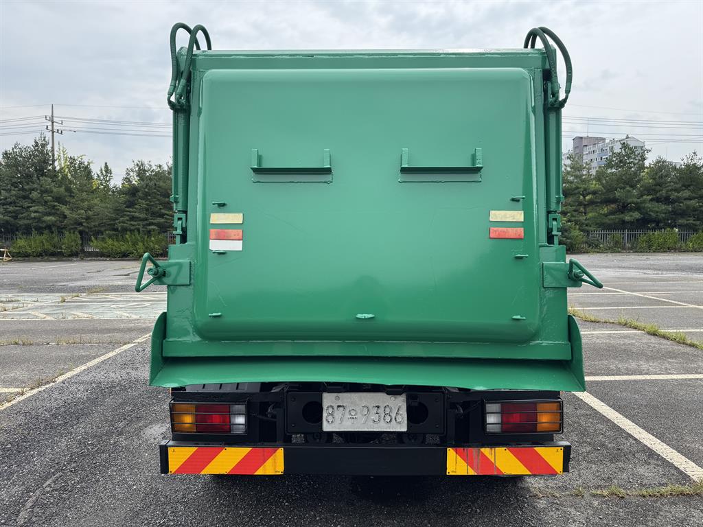 5톤 음식물처리차 동양 7800kg 인증 덤프식 2016년식 주행 204,928km 중고 화물차 음식물차 상세 이미지 6