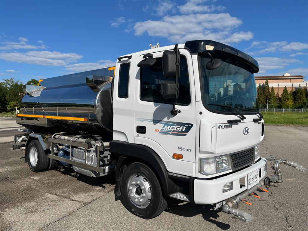 현대 메가트럭 5톤 8000L 스텐탱크 살수차 2017년식 주행 21,484km 중고 화물차 대표 이미지