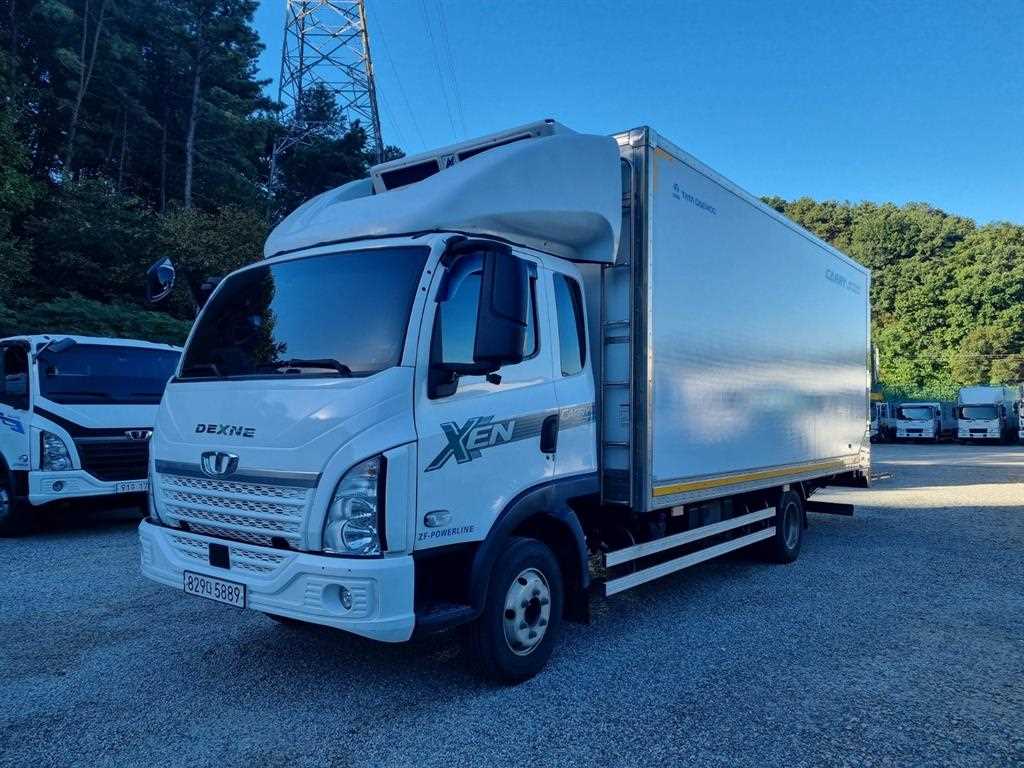 더쎈 3.5톤 냉동탑 2025년식 주행 175,786km 대표 이미지