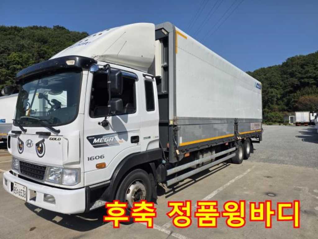 현대 메가트럭 5톤 윙바디 2018년식 주행 243,161km 중고 화물차 상세 이미지 3