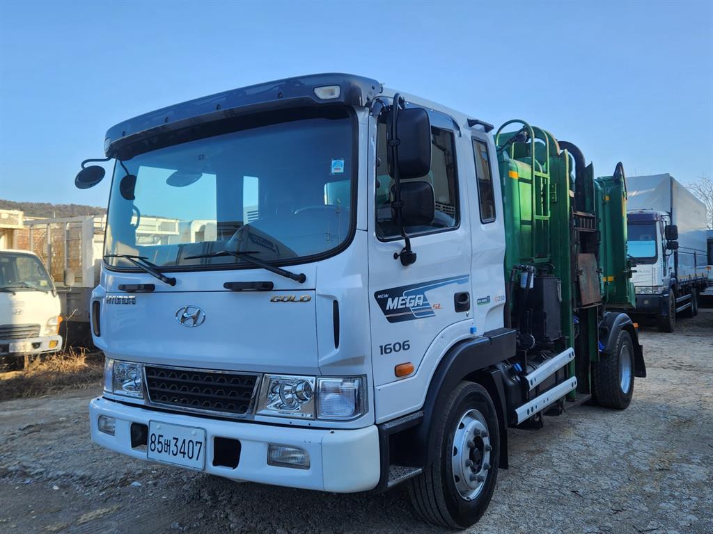 현대 메가트럭 8톤 덤프형 음식물차 2019년식 중고 화물차 2019-10 주행 215,913km 대표 이미지