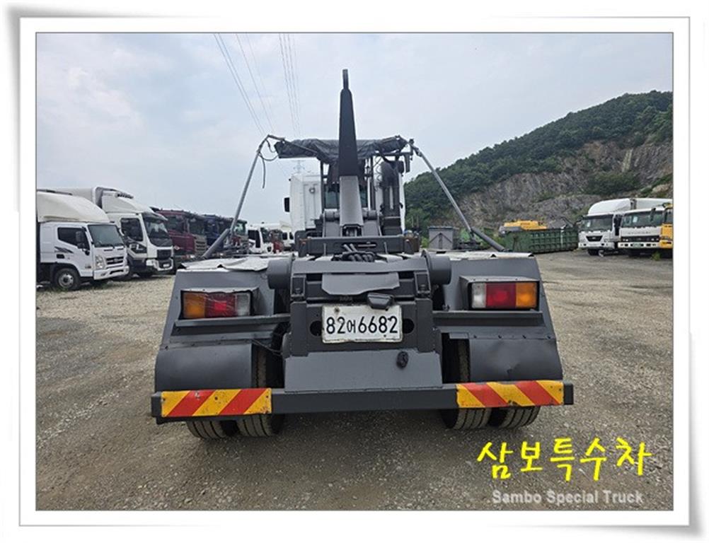 현대 트라고 24톤 1+3축 암롤트럭 2012년식 주행 602,799km 중고 화물차 상세 이미지 6