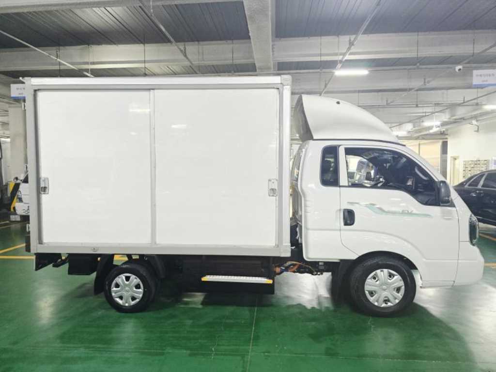 기아 봉고3 EV 1톤 하이내장탑 2023년식 주행 33,678km 중고 화물차 상세 이미지 3