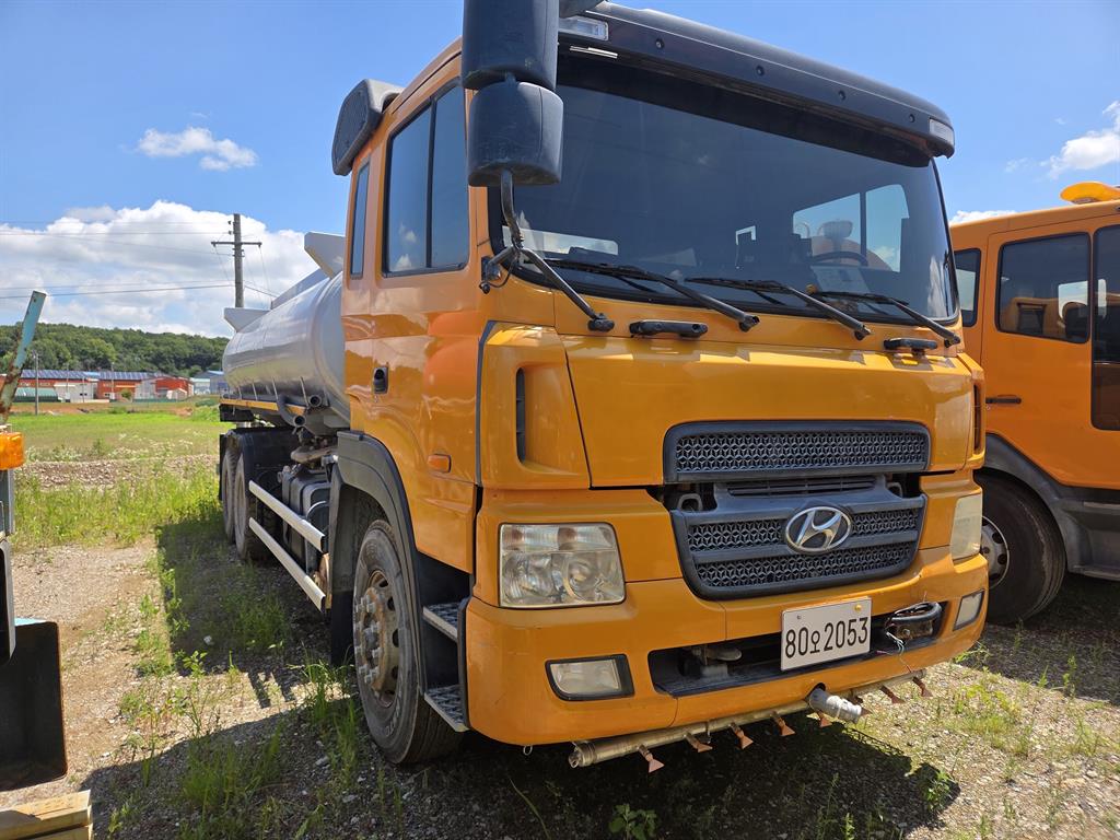 16톤 16,000L 알루미늄탱크 살수차 2007년식 주행 100,000km 중고 화물차 상세 이미지 3