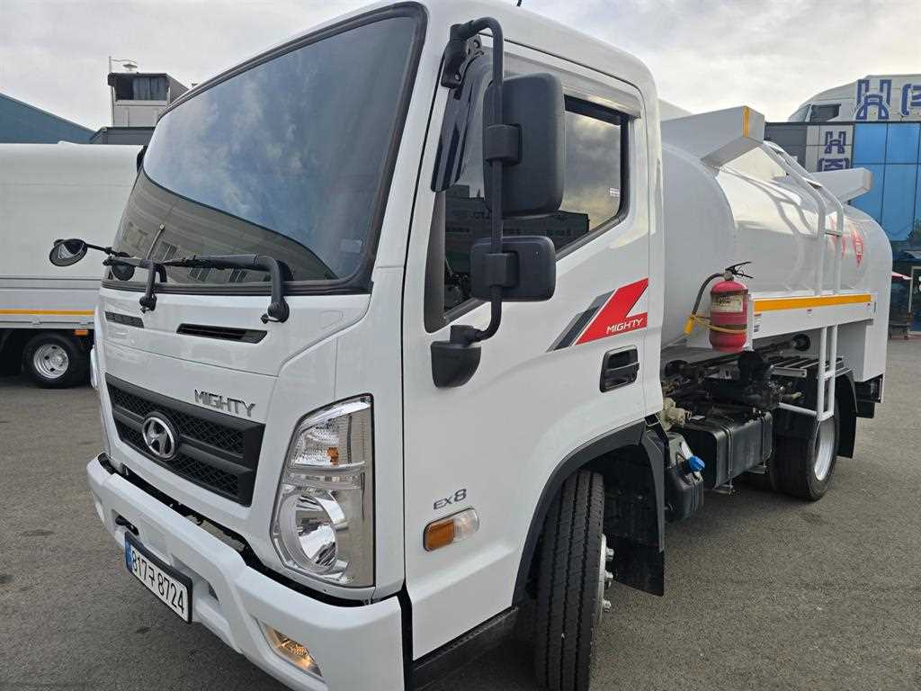 3.5톤 5000리터 알루미늄 탱크로리 2024년식 주행 115,709km 중고 화물차 홈/탱크로리 대표 이미지