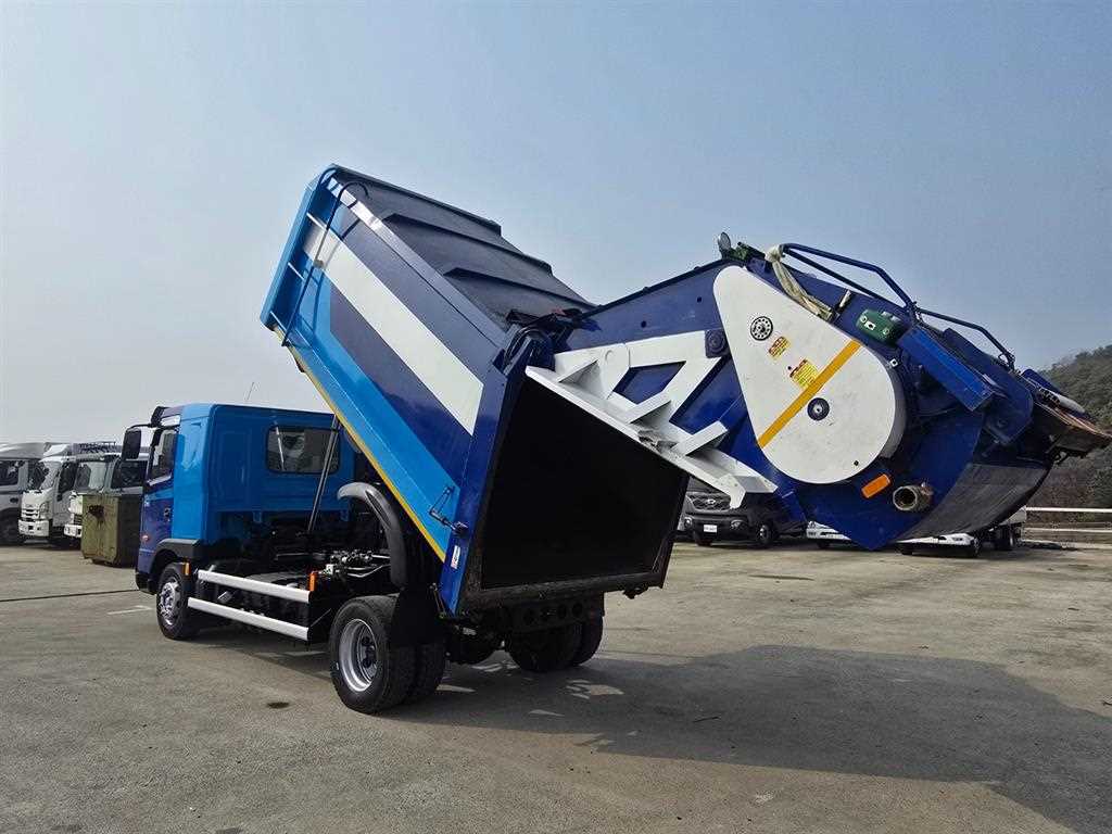 5톤 압착식 진개차 2023년식 주행 104,085km 중고 화물차 상세 이미지 12