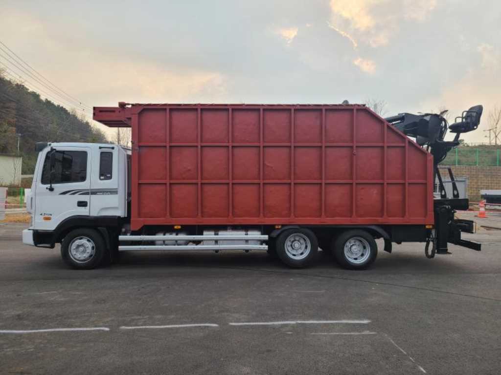 2018년식 주행 42,467km 현대 메가트럭 5톤 히아브 10000XG 집게차 중고 화물차 상세 이미지 9