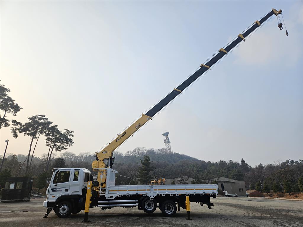 현대 메가트럭 7.5톤 카고크레인 수산887 2020년식 주행 20,301km 중고 화물차 상세 이미지 12