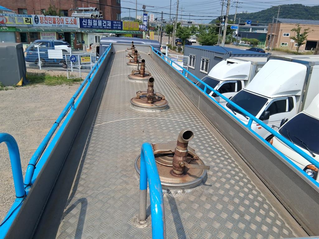 현대 엑시언트 25톤 2+3축 살수차 2018년형 주행 689,546km 중고 화물차 상세 이미지 7