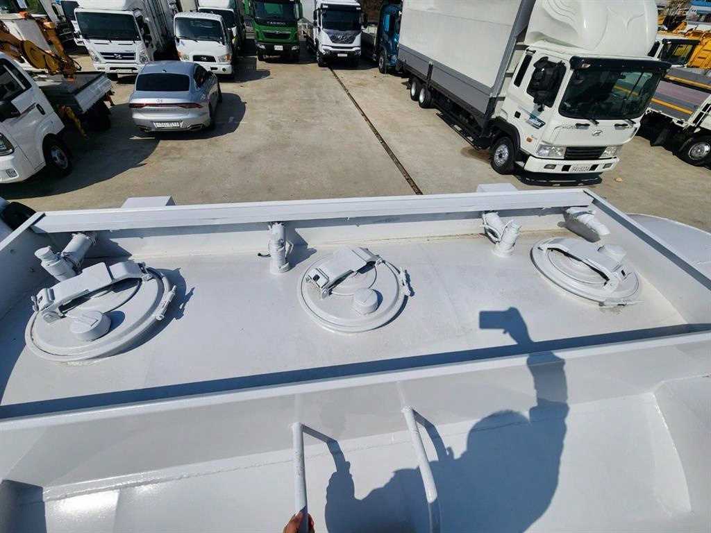3.5톤 5000리터 탱크로리 2017년식 주행 593,353km 중고 화물차 홈/탱크로리 상세 이미지 9