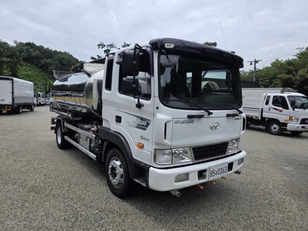 2017년식 주행 106,674km 5톤 8,900L 스텐탱크 살수차 중고 화물차 상세 이미지 2