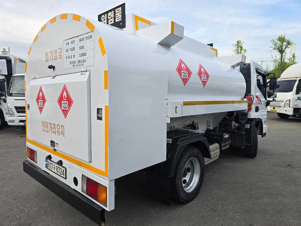 3.5톤 5000리터 알루미늄 탱크로리 2024년식 주행 115,709km 중고 화물차 홈/탱크로리 상세 이미지 4