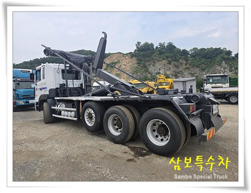 현대 트라고 24톤 1+3축 암롤트럭 2012년식 주행 602,799km 중고 화물차 상세 이미지 7
