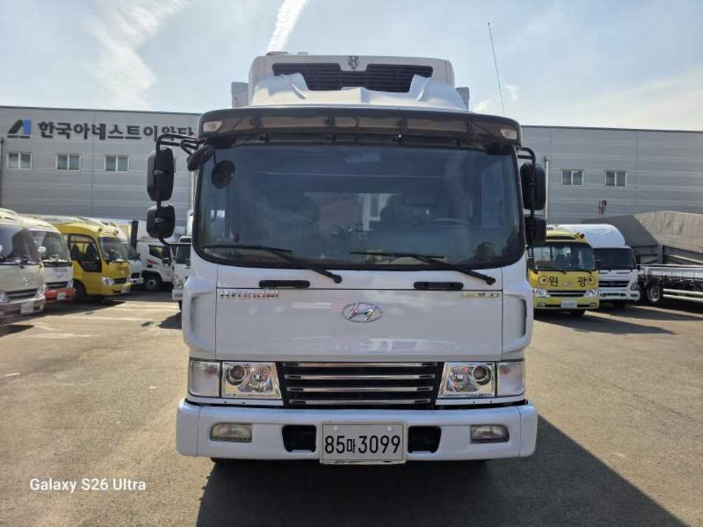 현대 메가트럭 5톤 냉동탑 2017년식 주행 588,577km 중고 화물차 대표 이미지