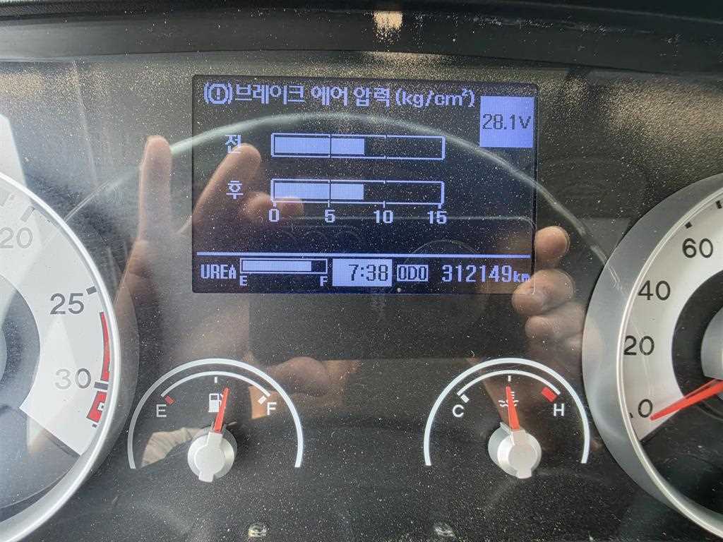 현대 메가트럭 5톤 쓰리축 암롤트럭 2019년식 주행 312,075km 중고 화물차 상세 이미지 9