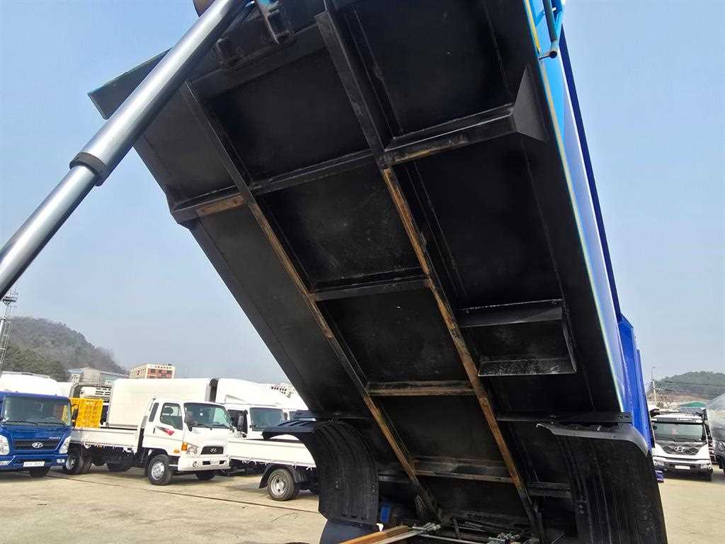 5톤 압착식 진개차 2023년식 주행 104,085km 중고 화물차 상세 이미지 14